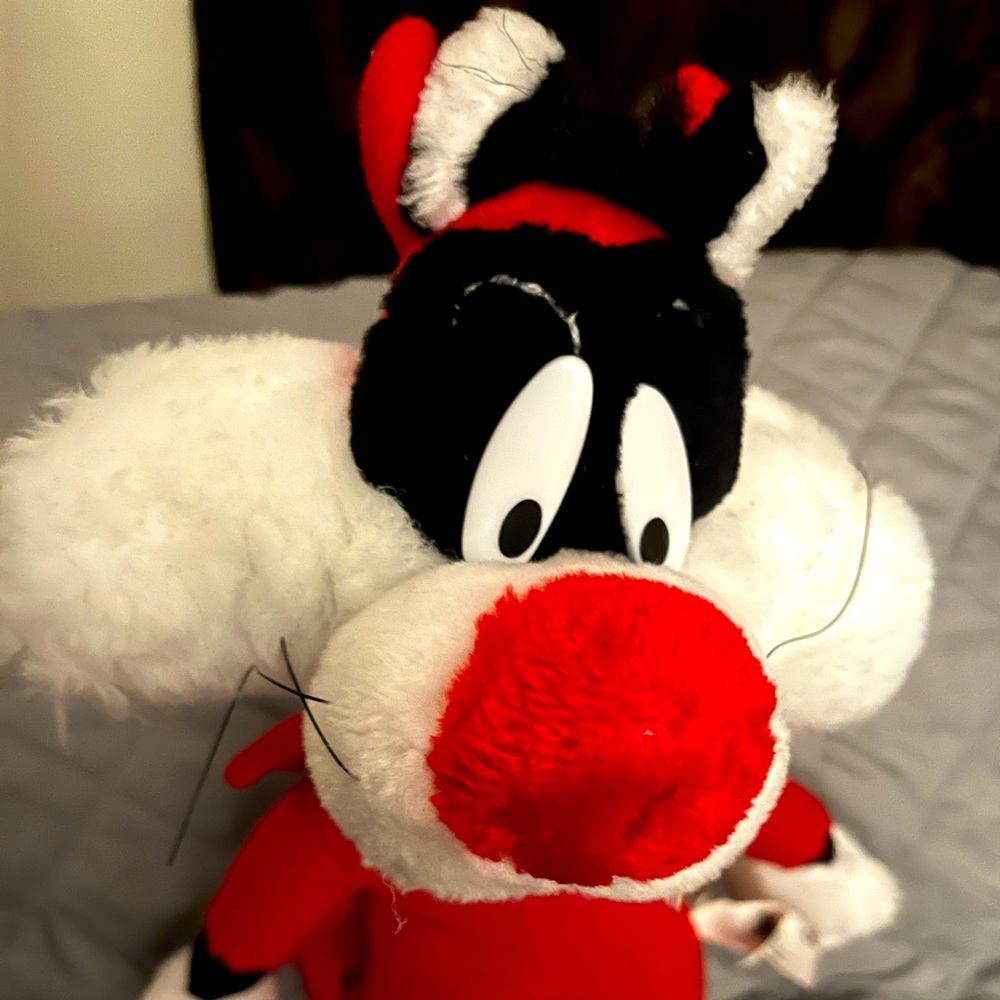 Warner bros. Toys/ Sylvester The Cat Stuffed With Red Cape Devil costume